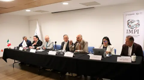 Conferencia de la Sociedad de Autores y Compositores de México (SACM) y el Instituto Mexicano para la Propiedad Industrial.