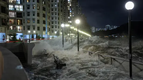 Supertifón Ragasa en la costa meridional de China.