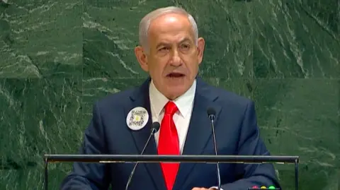 El primer ministro de Israel, Benjamin Netanyahu, rechazó terminantemente el viernes en la Asamblea General de la ONU la creación de un estado palestino, que sería un "suicidio nacional" para su país.