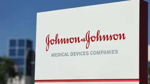 Johnson & Johnson, farmacéutica estadounidense.