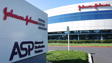 Johnson & Johnson, farmacéutica estadounidense.