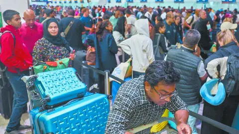 Ciberataque paraliza aeropuertos europeos y expone vulnerabilidades críticas, especialista recomienda a aerolíneas y operadores implementar estrategias digitales más elaboradas.

Para más información del tema, visita: https://www.eleconomista.com.mx/los-especiales/ciberataque-colapsa-operaciones-aeropuertos-europeos-expone-vulnerabilidades-20251001-779391.html

¡Síguenos en nuestras redes sociales para mantenerte informado!

Twitter: https://twitter.com/eleconomista 
Facebook: https://www.facebook.com/ElEconomista.mx
Instagram: https://www.instagram.com/eleconomistamx
LinkedIn: https://www.linkedin.com/company/el-economista/

#ElEconomista #Aeropuertos #Ciberataque