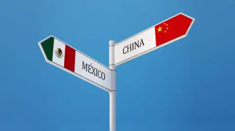 China está observando el progreso de las investigaciones antidumping de México sobre productos chinos e insta al país a respetar las normas de la Organización Mundial del Comercio para el proceso, dijo este viernes un portavoz del Ministerio de Comercio chino.