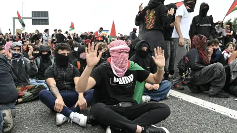 Un millón de manifestantes en Italia respaldaron la flotilla solidaria detenida por Israel rumbo a Gaza durante una huelga general.