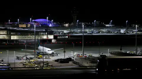 El aeropuerto de Munich cerró por segunda noche consecutiva tras la alerta de drones. Foto: AFP