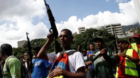 Relaciones Exteriores de Venezuela afirmó tener el apoyo y solidaridad" del gobierno ruso, en medio de los ataques estadounidenses.

Para más información del tema, visita: https://www.eleconomista.com.mx/internacionales/eu-ataca-barco-frente-costa-venezuela-trump-20251005-780093.html

¡Síguenos en nuestras redes sociales para mantenerte informado!

Twitter: https://twitter.com/eleconomista 
Facebook: https://www.facebook.com/ElEconomista.mx
Instagram: https://www.instagram.com/eleconomistamx
LinkedIn: https://www.linkedin.com/company/el-economista/
T

#ElEconomista #EETV