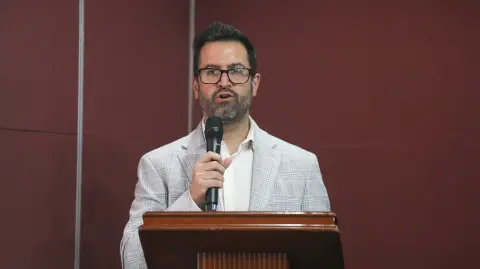 Alfonso Iracheta, titular del Insus, durante la toma de protesta del comité directivo del Consejo Nacional de Organismos Estatales de Vivienda.