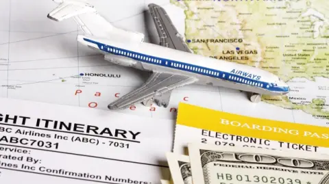 El vicepresidente y country manager de Despegar en México comparte estrategias reales y prácticas para encontrar mejores precios y ofertas de vuelos.

Para más información del tema, visita: https://www.eleconomista.com.mx

¡Síguenos en nuestras redes sociales para mantenerte informado!

Twitter: https://twitter.com/eleconomista
Facebook: https://www.facebook.com/ElEconomista.mx
Instagram: https://www.instagram.com/eleconomistamx
LinkedIn: https://www.linkedin.com/company/el-economista/

#ElEconomista #EETV