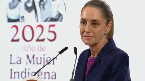 La presidenta Claudia Sheinbaum defendió este miércoles la reciente reforma a la Ley Aduanera, al asegurar que su objetivo es cerrar espacios a la evasión fiscal, agilizar el comercio exterior y fortalecer la rendición de cuentas.

Para más información del tema, visita: https://www.eleconomista.com.mx/politica/sheinbaum-defiende-reforma-ley-aduanera-promete-habra-evasion-fiscal-20251008-780561.html

¡Síguenos en nuestras redes sociales para mantenerte informado!

Twitter: https://twitter.com/eleconomista
Facebook: https://www.facebook.com/ElEconomista.mx
Instagram: https://www.instagram.com/eleconomistamx
LinkedIn: https://www.linkedin.com/company/el-economista/

#ElEconomista #EETV