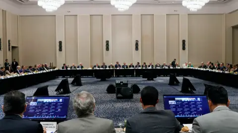 El secretario de Economía, Marcelo Ebrard, se reunió con líderes empresariales.