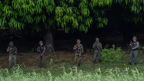 Patrulla militar venezolana alrededor del Puente Internacional Simón Bolívar en la frontera entre Colombia y Venezuela, vista desde Villa del Rosario, Colombia, el 16 de octubre de 2025.