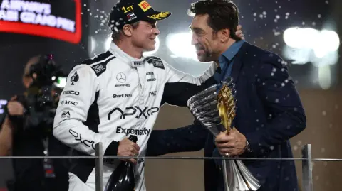 Apple TV emitirá todos los entrenamientos, la clasificación, las sesiones de Sprint y los Grandes Premios.

Para más información del tema, visita: https://www.eleconomista.com.mx/deportes/apple-tv-le-gana-carrera-espn-derechos-streaming-formula-1-eu-20251017-782311.html

¡Síguenos en nuestras redes sociales para mantenerte informado!

Twitter: https://twitter.com/eleconomista 
Facebook: https://www.facebook.com/ElEconomista.mx
Instagram: https://www.instagram.com/eleconomistamx
LinkedIn: https://www.linkedin.com/company/el-economista/

#ElEconomista #EETV