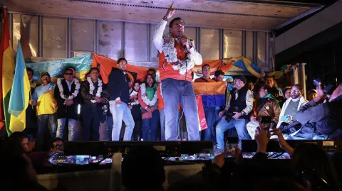 Bolivia's presidential candidate for the Christian Democratic Party (PDC), Rodrigo Paz, delivers a speech to supporters following the results of the run-off presidential election in La Paz, on October 19, 2025. Bolivians on Sunday elected pro-business center-right senator Paz as their new president, ending two decades of socialist rule that have left the South American nation deep in economic crisis. (Photo by Lucas AGUAYO / AFP)