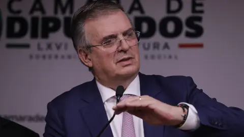 Marcelo Ebrard reiteró que se sigue el objetivo fijado por la presidenta Claudia Sheinbaum de que México obtenga la mejor posición relativa respecto a todos los demás países. Foto EE: Eric Lugo