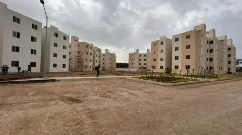 Se estima que 8 millones de trabajadores formales pudieran comprar casas con precios cercanos a los 600,000 pesos, pero el organismo sólo edificará 1.2 millones de hogares en el sexenio

Para más información del tema, visita: https://www.eleconomista.com.mx/econohabitat/infonavit-cubriria-15-potencial-demanda-construccion-vivienda-20251023-783081.html

¡Síguenos en nuestras redes sociales para mantenerte informado!

Twitter: https://twitter.com/eleconomista
Facebook: https://www.facebook.com/ElEconomista.mx
Instagram: https://www.instagram.com/eleconomistamx
LinkedIn: https://www.linkedin.com/company/el-economista/

#ElEconomista #EETV