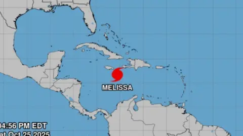 Prevén fuertes vientos y lluvias torrenciales que podrían provocar inundaciones repentinas y deslizamientos de tierra en Jamaica, Haití y República Dominicana.

Para más información del tema, visita: https://www.eleconomista.com.mx/internacionales/melissa-convierte-huracan-caribe-20251025-783489.html

¡Síguenos en nuestras redes sociales para mantenerte informado!

Twitter: https://twitter.com/eleconomista 
Facebook: https://www.facebook.com/ElEconomista.mx
Instagram: https://www.instagram.com/eleconomistamx
LinkedIn: https://www.linkedin.com/company/el-economista/

#ElEconomista #Huracán