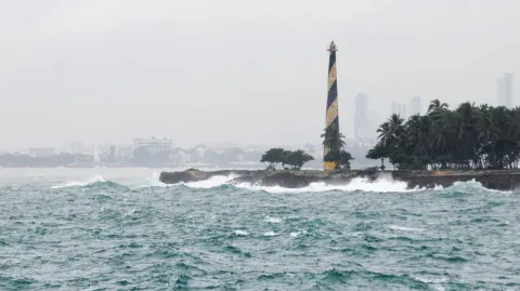 Melissa se transforma en huracán y avanza hacia Jamaica.