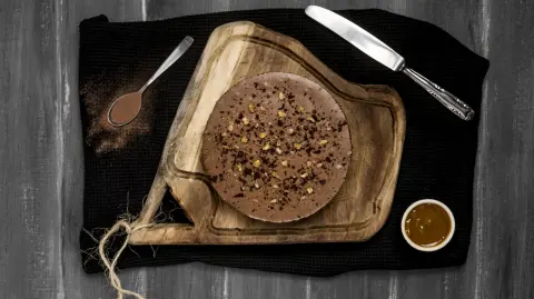 Pay de chocolate y cacahuate sin horno: el postre rápido que todos están preparando