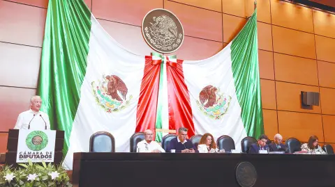 Dos centrales estarán ubicadas en las refinerías de Tula y Salina Cruz, respectivamente, mientras que una tercera estará en la planta petroquímica de la Cangrejera; la capacidad conjunta de generación asciende a más de 2,400 MW.