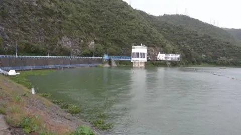 La Conagua informó que el nivel promedio de las tres presas de almacenamiento del Sistema Cutzamala se ubica en 96.8 %, lo que representa el nivel más alto de los últimos siete años y un volumen de más de 757 millones de metros cúbicos.