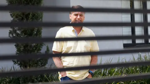 El expresidente brasileño Jair Bolsonaro en su residencia de Brasilia.