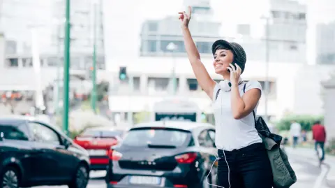 El servicio de taxis por aplicación solicitó a la Guardia Nacional acatar la medida y no detener a sus conductores.

Para más información del tema, visita: https://www.eleconomista.com.mx/empresas/uber-llevar-recoger-pasajeros-aeropuertos-mexico-20251027-783699.html

¡Síguenos en nuestras redes sociales para mantenerte informado!

Twitter: https://twitter.com/eleconomista 
Facebook: https://www.facebook.com/ElEconomista.mx
Instagram: https://www.instagram.com/eleconomistamx
LinkedIn: https://www.linkedin.com/company/el-economista/

#ElEconomista #EETV