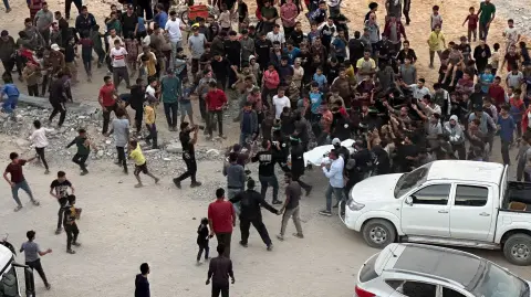 Autoridades gazatíes informaron del hallazgo de 475 cuerpos tras el repliegue israelí y el alto el fuego pactado en la primera fase del plan de Estados Unidos.