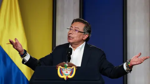 Petro anunció la incautación de casi ocho toneladas de cocaína y 38 detenidos en una operación internacional sin muertos.