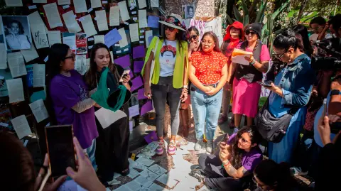 Mitin poético en el FCE.