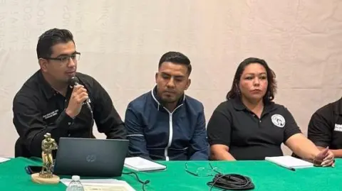 Integrantes de la Liga Sindical Obrera Mexicana en conferencia de prensa. Foto EE: María del Pilar Martínez