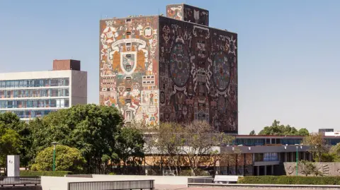 El Tecnológico de Monterrey continúa como la segunda institución mejor calificada en México

Para más información del tema, visita: https://www.eleconomista.com.mx/los-especiales/ranking-qs-2026-unam-mantiene-mejor-mexico-baja-42-posiciones-global-20251030-784145.html

¡Síguenos en nuestras redes sociales para mantenerte informado!

Twitter: https://twitter.com/eleconomista 
Facebook: https://www.facebook.com/ElEconomista.mx
Instagram: https://www.instagram.com/eleconomistamx
LinkedIn: https://www.linkedin.com/company/el-economista/

#ElEconomista #EETV