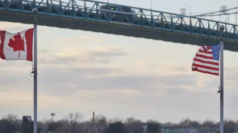 La ruptura de las negociaciones comerciales constituye un giro repentino en una relación entre dos aliados históricos, sacudida por el regreso al poder de Donald Trump en enero.

Para más información del tema, visita: https://www.eleconomista.com.mx/empresas/donald-trump-opone-retomar-negociaciones-comerciales-canada-20251031-784515.html

¡Síguenos en nuestras redes sociales para mantenerte informado!

Twitter: https://twitter.com/eleconomista
Facebook: https://www.facebook.com/ElEconomista.mx
Instagram: https://www.instagram.com/eleconomistamx
LinkedIn: https://www.linkedin.com/company/el-economista/

#ElEconomista #Trump #Canadá