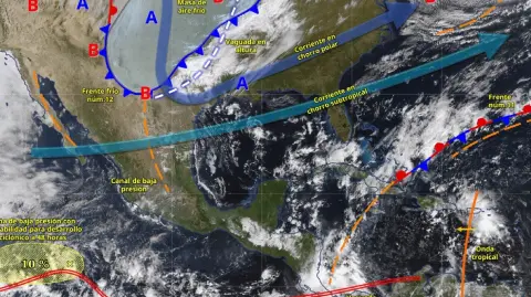 El frente frío número 12 avanzará sobre el Golfo de México este domingo 2 de noviembre, provocando lluvias intensas en Veracruz, Oaxaca y Chiapas, así como evento de “Norte” con rachas de hasta 80 km/h. La masa de aire frío generará descenso de temperatura y posibles heladas en estados del centro y norte del país.

Para más información del tema, visita: https://www.eleconomista.com.mx/politica/clima-2-noviembre-frente-frio-12-traera-lluvias-norte-bajas-temperaturas-mexico-20251102-784609.html

¡Síguenos en nuestras redes sociales para mantenerte informado!

Twitter: https://twitter.com/eleconomista 
Facebook: https://www.facebook.com/ElEconomista.mx
Instagram: https://www.instagram.com/eleconomistamx
LinkedIn: https://www.linkedin.com/company/el-economista/

#ElEconomista #Clima #FrenteFrío