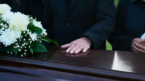 Aunque en México es una discusión nueva, hay nueve economías que ya reconocen permisos por luto como derecho laboral básico.