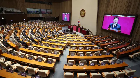 El presidente surcoreano Lee Jae Myung pronunció un discurso ante la Asamblea Nacional en Seúl el 4 de noviembre de 2025.