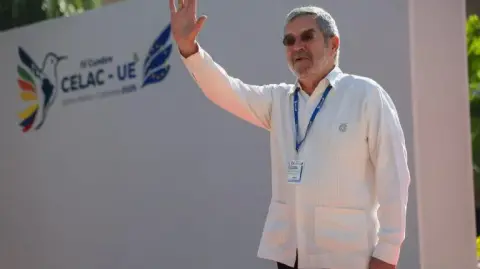 El canciller Juan Ramón de la Fuente asistió en representación de la presidenta Claudia Sheinbaum.

Para más información del tema, visita: https://www.eleconomista.com.mx/internacionales/mexico-reafirma-compromiso-dialogo-cooperacion-iv-cumbre-celac-ue-20251109-785741.html

¡Síguenos en nuestras redes sociales para mantenerte informado!

Twitter: https://twitter.com/eleconomista 
Facebook: https://www.facebook.com/ElEconomista.mx
Instagram: https://www.instagram.com/eleconomistamx
LinkedIn: https://www.linkedin.com/company/el-economista/
T

#ElEconomista #EETV