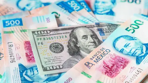 La divisa local toca su mejor nivel en dos semanas, siguiendo un impulso positivo en los mercados, debido a señales de que el cierre parcial del gobierno federal de Estados Unidos podría terminar pronto.