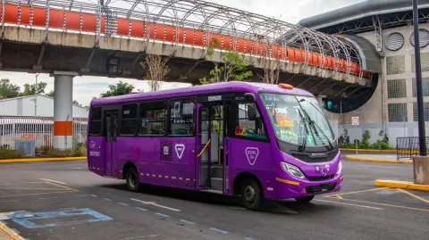 Un 14% de trabajadores labora en home office, lo que da margen para ampliar esta modalidad; sin embargo 48% de los empleadores encuestados por la firma Michael Page optan por el modelo presencial y por el remoto sólo 6 por ciento.

Para más información del tema, visita: https://www.eleconomista.com.mx/capital-humano/aumento-pasaje-zona-metropolitana-momento-volver-home-office-20251111-785956.html

¡Síguenos en nuestras redes sociales para mantenerte informado!

Twitter: https://twitter.com/eleconomista 
Facebook: https://www.facebook.com/ElEconomista.mx
Instagram: https://www.instagram.com/eleconomistamx
LinkedIn: https://www.linkedin.com/company/el-economista/

#ElEconomista #EETV