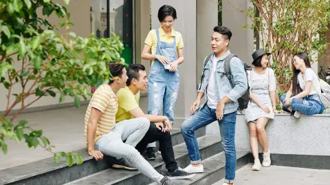 Tu juventud es un activo que debes capitalizar para mejorar tu relación con el dinero.