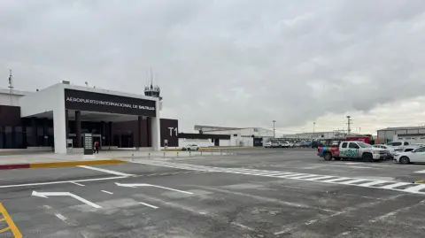 Fachada del Aeropuerto Internacional de Saltillo...