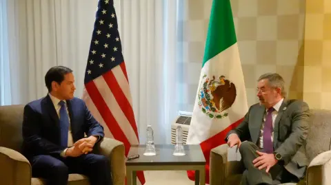 Marco Rubio, afirmó que el gobierno de aquel país no enviará fuerzas militares a México de manera unilateral, aunque aseguró que su país está dispuesto a ofrecer apoyo en capacitación, equipo e inteligencia si el gobierno mexicano así lo solicita.