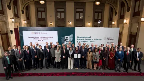 La presidenta de México, Claudia Sheinbaum, firmó con empresarios la la renovación del Paquete contra la inflación y la Carestía (Pacic).