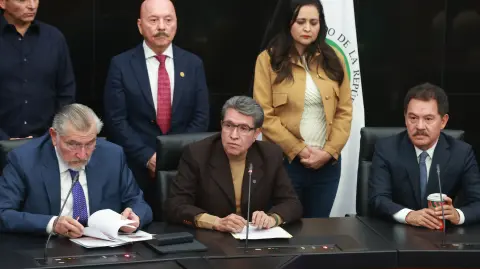 Ricardo Monreal y Adán Augusto López en conferencia de prensa. Foto: Cortesía Cámara de Diputados