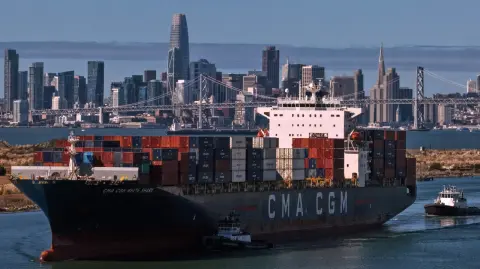 México desplazó por primera vez a Canadá como primer destino de las exportaciones de productos estadounidenses de enero a agosto de 2025, informó la Oficina del Censo.