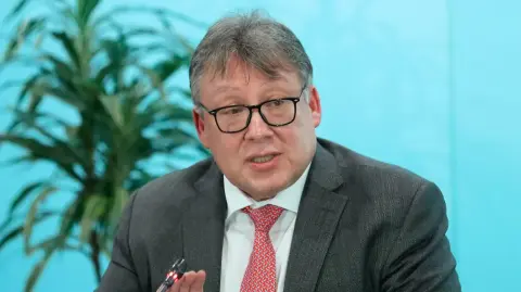 Al participar en la Reunión Trimestral del Centro de Modelística y Pronósticos Económicos de la Facultad de Economía de la UNAM, el subgobernador del Banco de México resaltó que esta tasa esperada del Producto Interno Bruto es inferior de lo que históricamente ha crecido la economía en este siglo, que es 1.8%, entre los años 2000 y 2019.