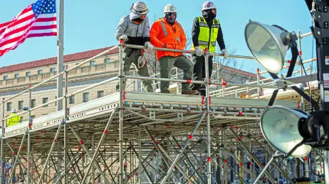 El mercado laboral continuó deteriorándose en septiembre en Estados Unidos, con una tasa de desocupación que alcanzó el 4.4%, según datos publicados este jueves por el Departamento de Trabajo, con más de seis semanas de retraso debido al cierre del gobierno.

Para más información del tema, visita: https://www.eleconomista.com.mx/empresas/desempleo-eu-subio-septiembre-pese-aumentaron-contrataciones-20251120-787514.html

¡Síguenos en nuestras redes sociales para mantenerte informado!

Twitter: https://twitter.com/eleconomista 
Facebook: https://www.facebook.com/ElEconomista.mx
Instagram: https://www.instagram.com/eleconomistamx
LinkedIn: https://www.linkedin.com/company/el-economista/

#ElEconomista #Desempleo #EU