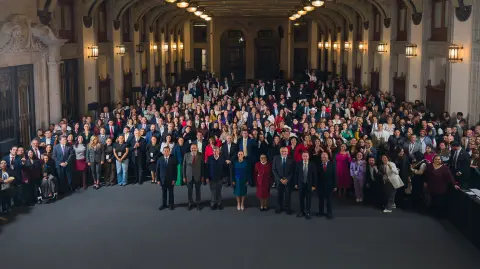 La presidenta Claudia Sheinbaum se reunió con legisladores en Palacio Nacional.