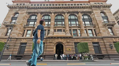 El Banco de México ha calculado que la tasa neutra se encuentra en un rango entre 1.8 y 3.6 por ciento. Foto EE: Eric Lugo