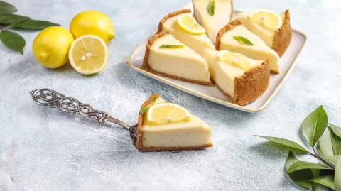 Usar limón eureka o persa para acentuar el perfil aromático.