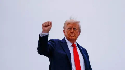 El presidente ucraniano respondió con frialdad al plan y adelantó que propondrá "alternativas".

Para más información del tema, visita: https://www.eleconomista.com.mx/internacionales/trump-afirma-plan-paz-ucrania-oferta-final-20251122-787822.html 

¡Síguenos en nuestras redes sociales para mantenerte informado!

Twitter: https://twitter.com/eleconomista 
Facebook: https://www.facebook.com/ElEconomista.mx
Instagram: https://www.instagram.com/eleconomistamx
LinkedIn: https://www.linkedin.com/company/el-economista/

#ElEconomista #Trump #InvasiónRusa